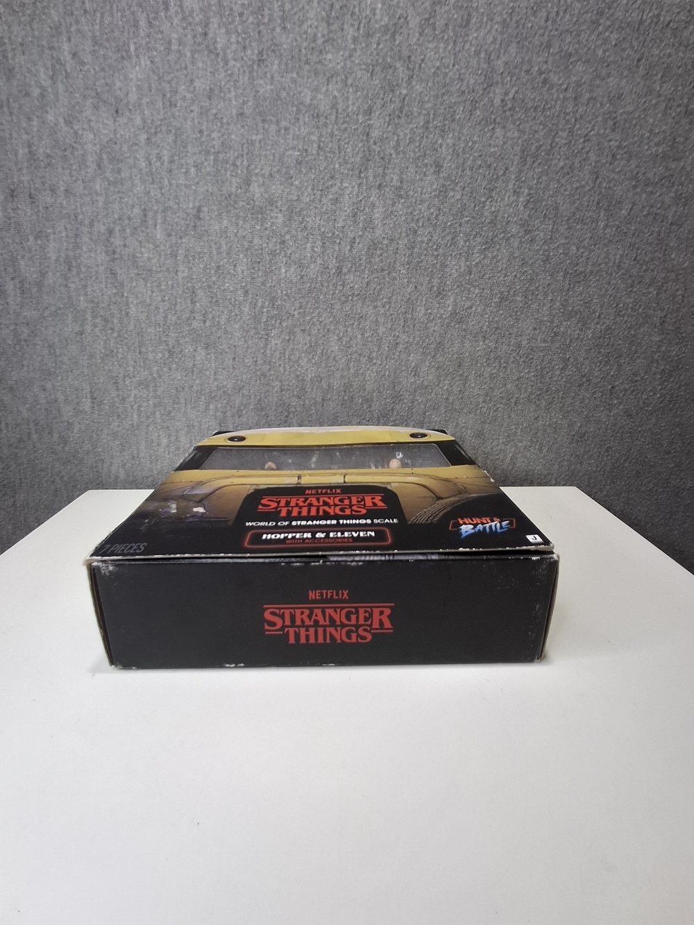 Netflix Stranger Things Hopper & Eleven Figure Set - Yellow Vehicle Box - Picture 6 of 8